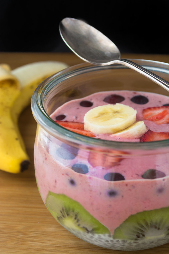 Kid-Friendly Breakfast Smoothie Bowls Breakfast Smoothie Bowl. Combines so many delicious and healthy ingredients into one breakfast bowl that kids love! www.superhealthykids.com