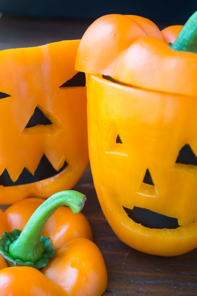 Spooky Bell Pepper Jack-o-Lanterns for healthy Halloween veggies and dip! Use our special method to serve the veggies that make kids WANT to eat these! www.superhealthykids.com