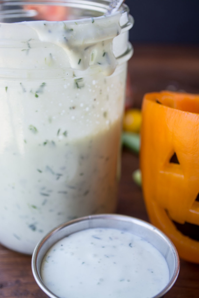 Spooky Bell Pepper Jack-o-Lanterns for healthy Halloween veggies and dip! Use our special method to serve the veggies that make kids WANT to eat these! www.superhealthykids.com