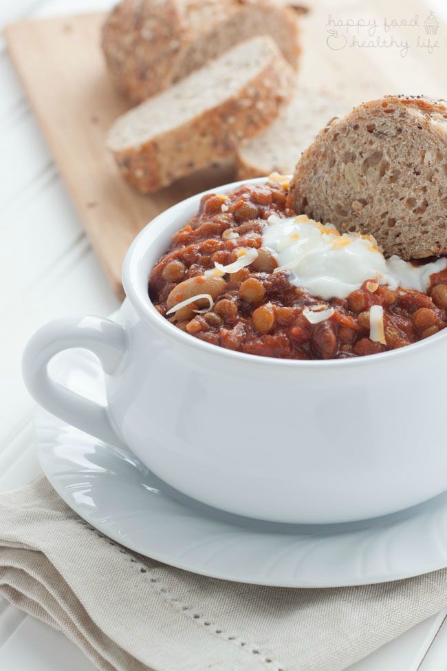 30 Fall Slow Cooker Recipes for Busy Weeknights Slow Cooker Vegetarian Chili - just 5 minutes to throw everything in the crock-pot. 4 hours later, and you have a hearty meal that is sure to warm you from the inside!