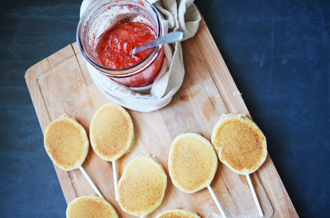 Never Get Tired of Pancakes Again with Pancake Lollipops Pancake Lollipops. You’ll love how easy it is to turn a boring pancake into a treat with nothing more than this!