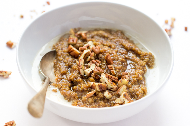 90-second Gingerbread Breakfast Quinoa Gingerbread Breakfast Quinoa -- warm, comforting and filled with nutrient-dense whole grains!