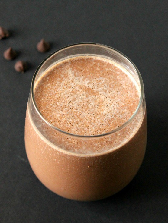 Chocolate Peanut Butter Smoothie 10 delicious and healthy juice and soda alternatives for your kids! www.superhealthykids.com