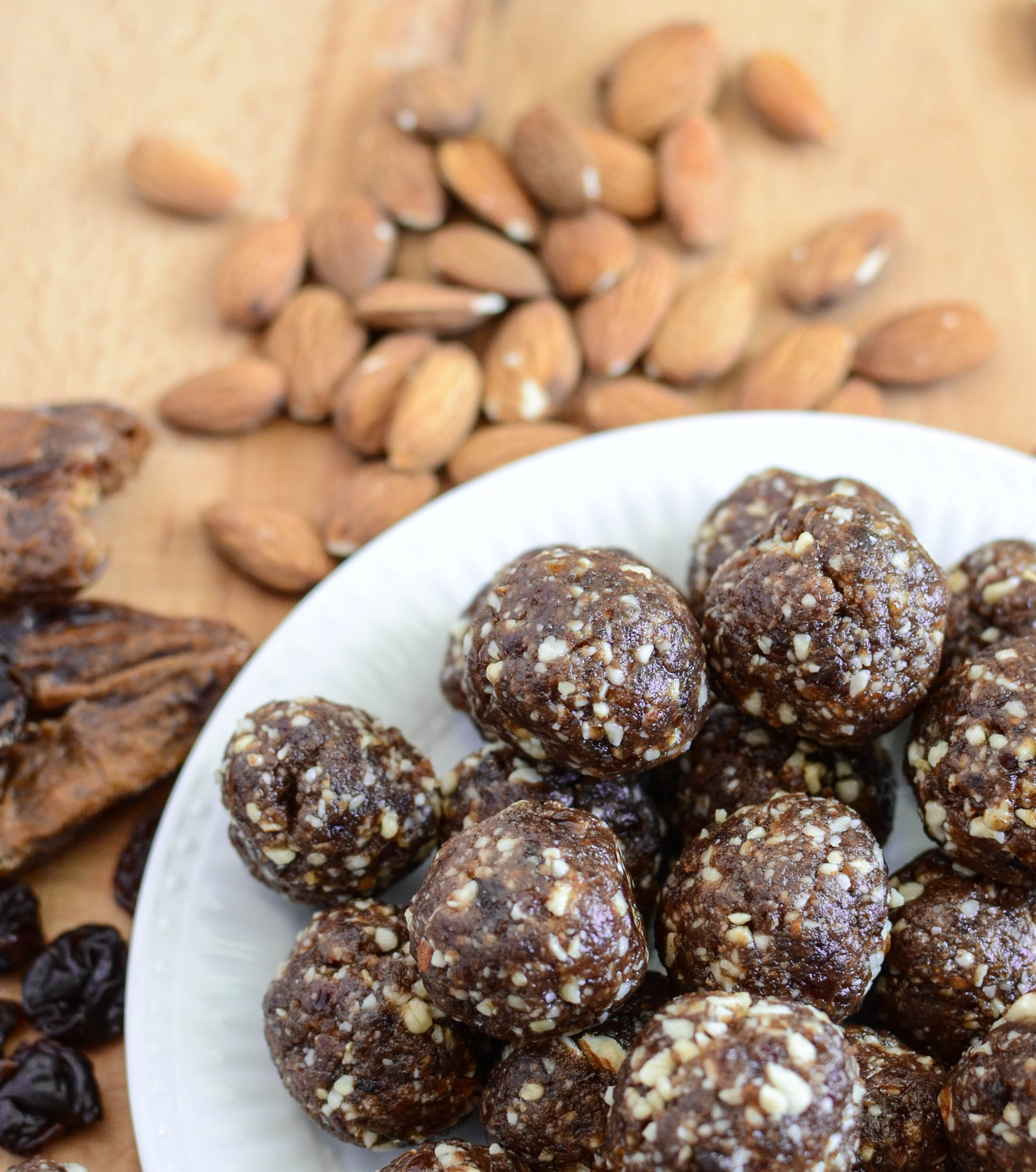 Homemade Cherry Pie Larabars (date bites) Homemade Cherry Pie Larabars. A healthy cherry pie snack that is portable and easy to whip up!