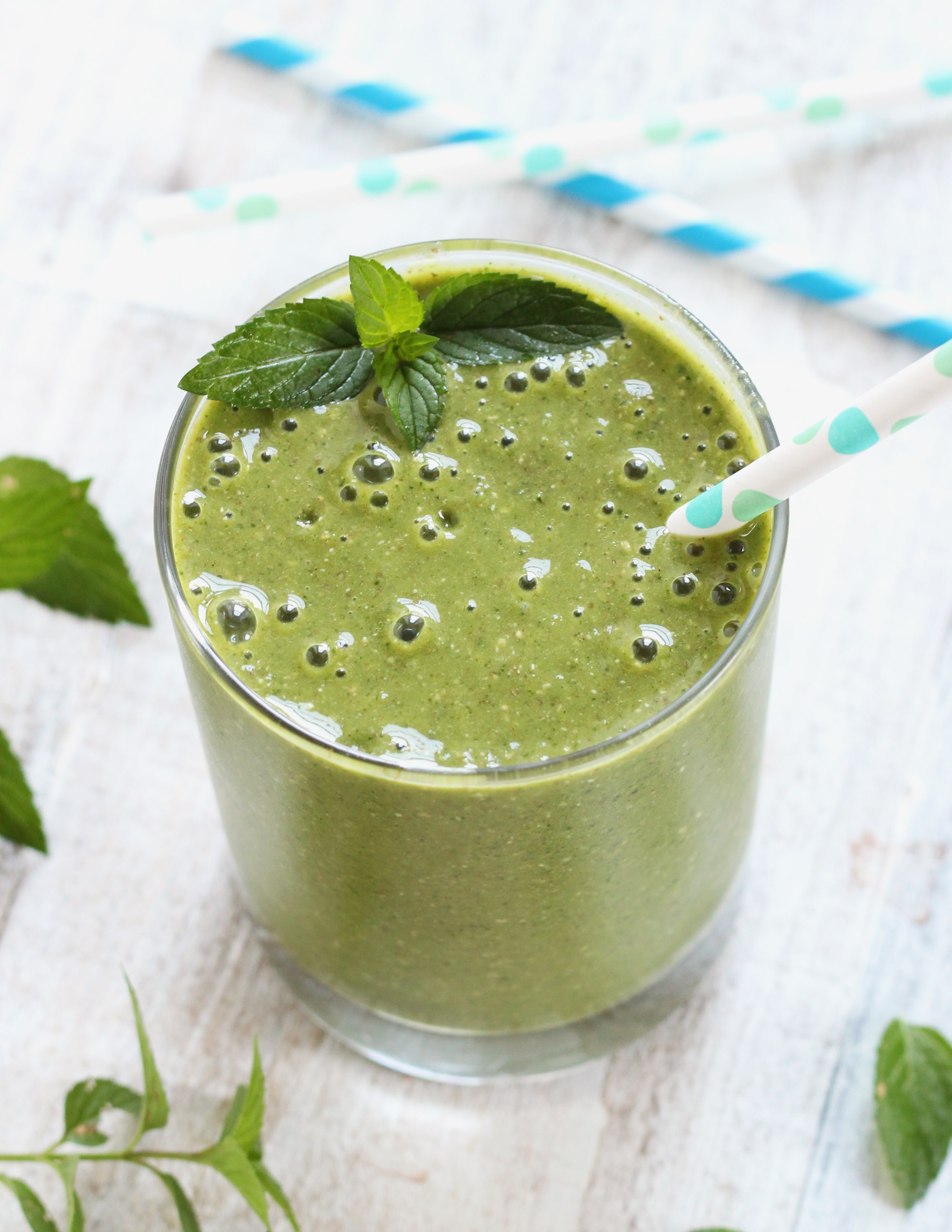 Minty Melon Smoothie - a refreshing and healthy way to use up some summer produce! (totally kid-friendly too)