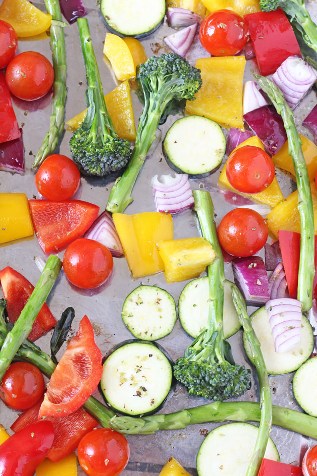 An easy and healthy pasta salad recipe packed full of delicious summer vegetables. www.superhealthykids.com