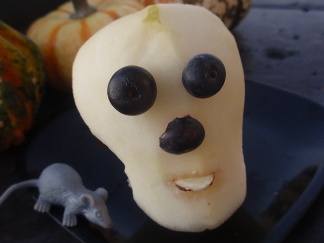 30 Healthy and Festive Halloween Treats Pear skull