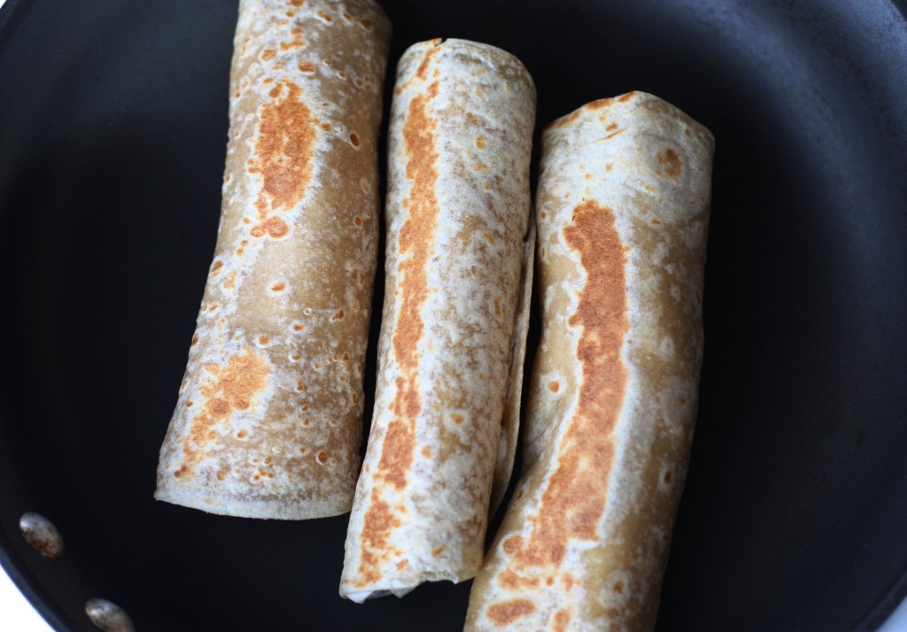 Warm Banana Roll-Ups Warm Banana Roll-ups. Warm and crispy! These Banana Roll Ups have been super popular with our readers!