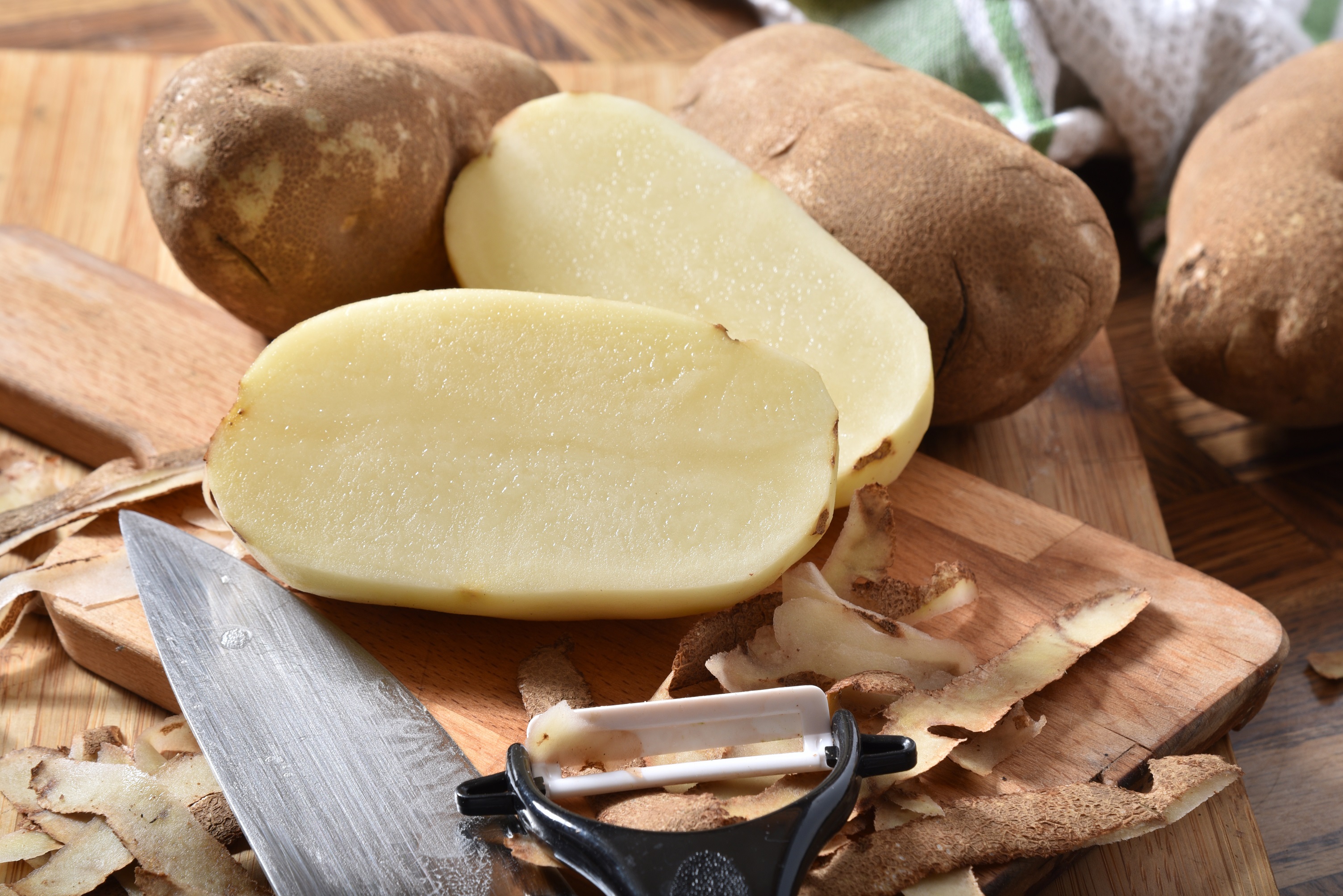 peeling potatoes for crispy french fries