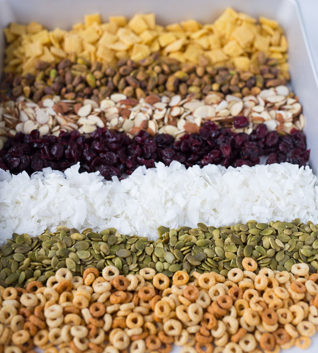 How to make healthy holiday snack mix