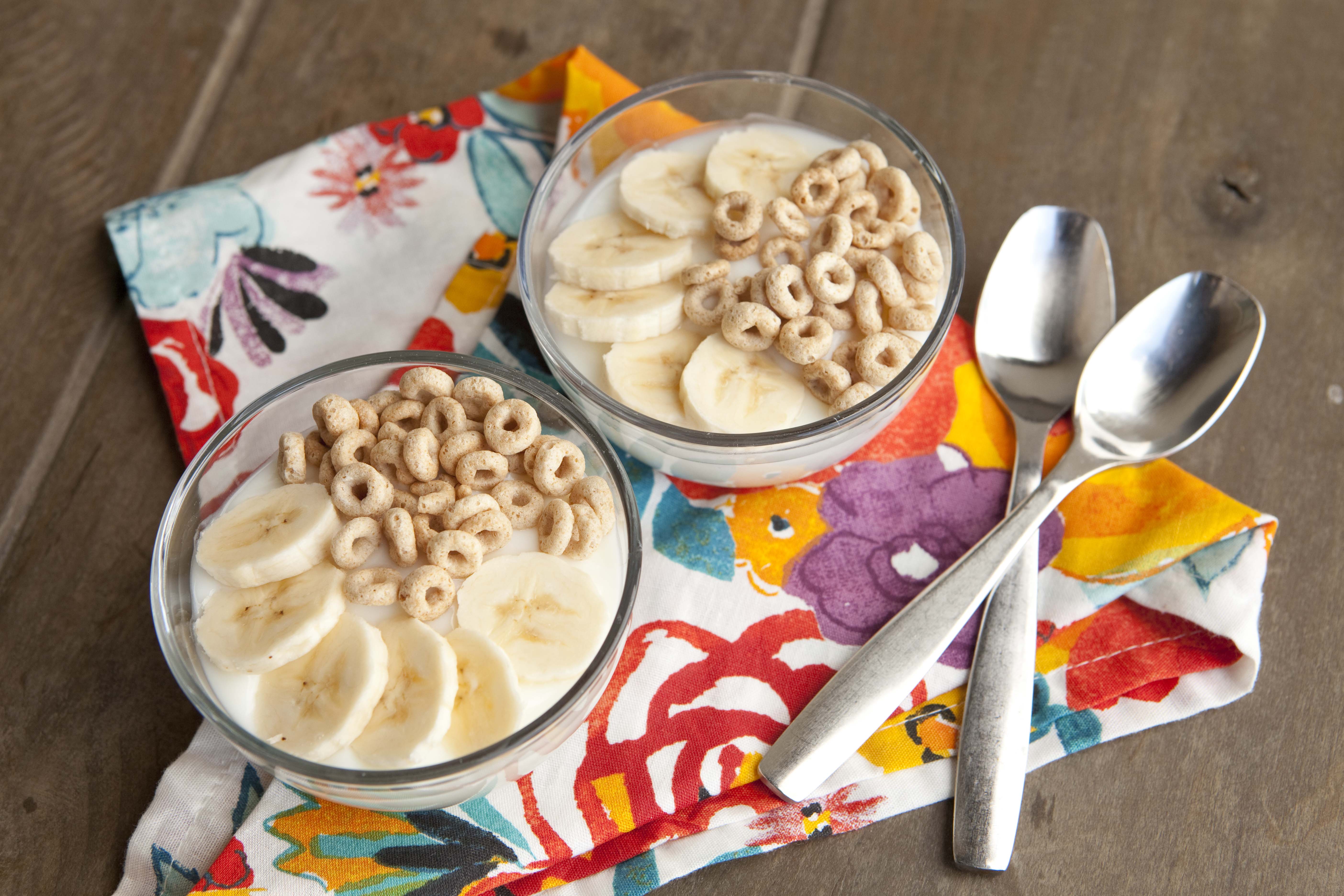 Yogurt with Cereal and Bananas Super Healthy Kids