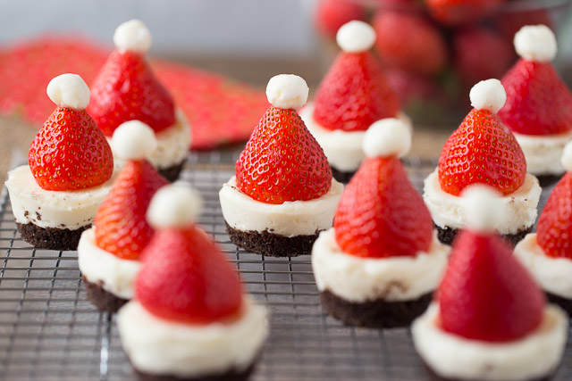 Mini No-Bake Santa Cheesecakes for Christmas