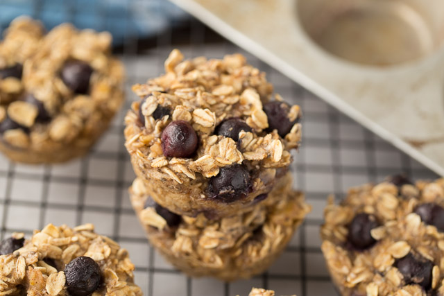 Baked Blueberry Oatmeal Cups for an east breakfast on the go