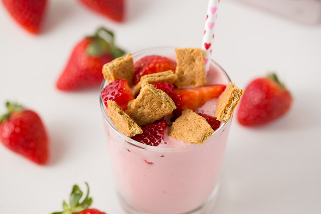 How to make Strawberry Cheesecake Smoothie for kids, Strawberry Cheesecake Smoothie