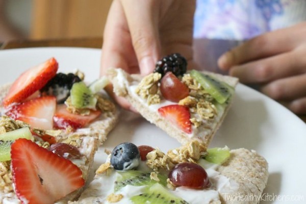 14 Fruit Party Plates 14 Fruit Party Plates. Fruit is our favorite thing to bring to potlucks and parties! Check out our 14 fruit platter ideas here.