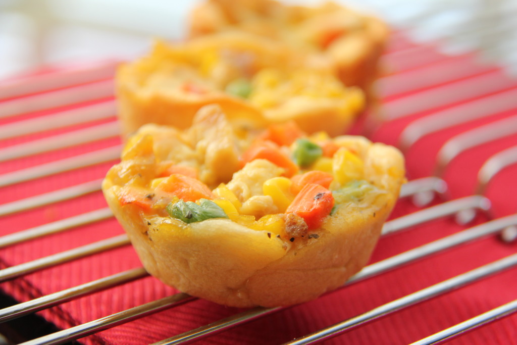 Kids Cooking Hack: Muffin Tin Pot Pie Muffin Tin Pot Pie. Kids cooking hack recipe! And a great way to serve your favorite dishes in fun, bite sized portions.