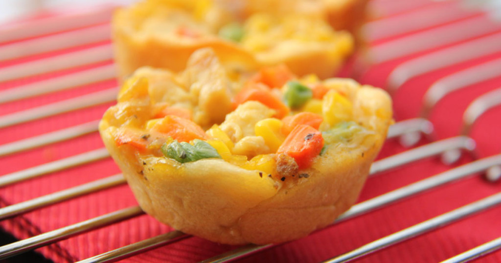 Muffin Tin Pot Pie 18+ Healthy and Delicious Recipes You Can Make in a Muffin Tin. From portable meals to desserts to a balanced meal in a one cup, kids will love these recipes you can make in a muffin tin!