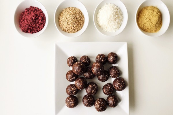 Healthy Date Truffles - No Cook Healthy Date Truffles. A great alternative to many sugary commercial products.