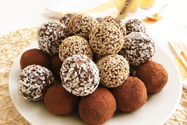 Healthy Date Truffles - No Coook Healthy Date Truffles. A great alternative to many sugary commercial products.