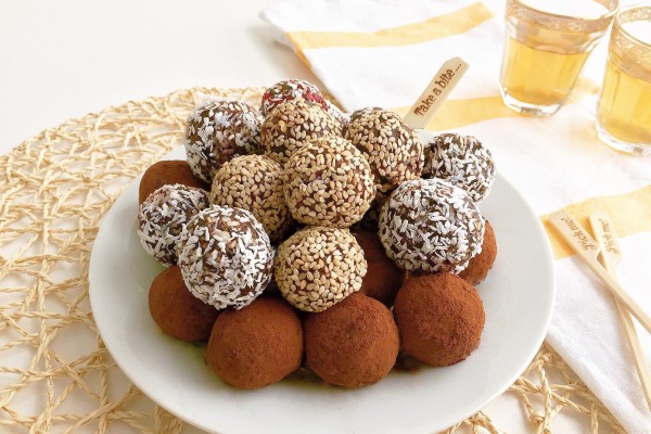 Healthy Date Truffles - No Cook Healthy Date Truffles. A great alternative to many sugary commercial products.