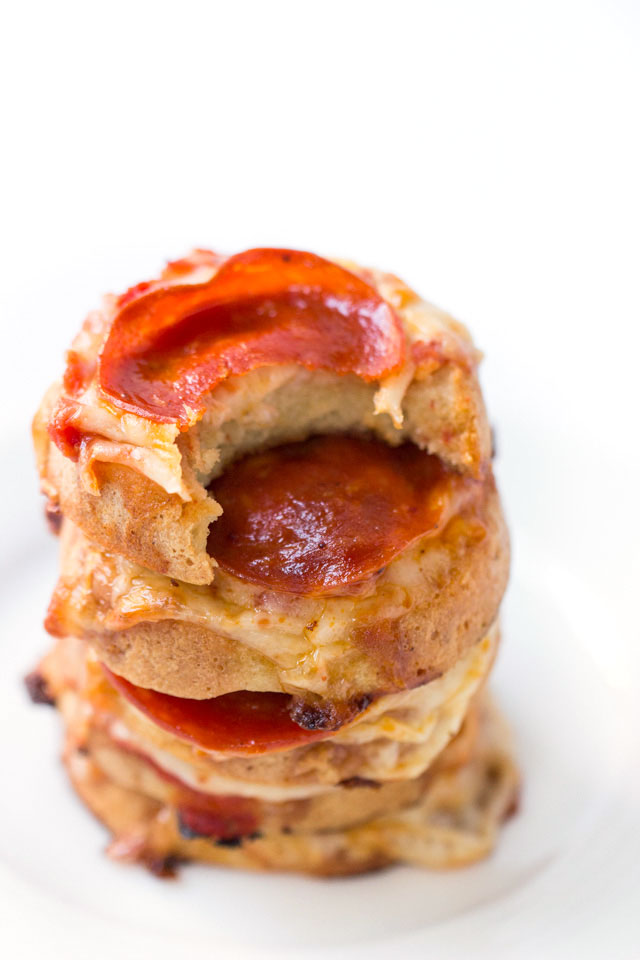 Mini Quinoa Pizza Bites Mini Quinoa Pizza Bites with pepperoni and cheese -- a simple (and healthy) snack/meal for your kiddos!