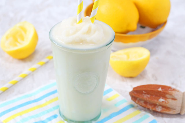 Healthy Frosted Lemonade {Chick-Fil-A Copycat} Chick-Fil-A Copycat! A delicious and refreshing recipe for homemade Frosted Lemonade made a little healthier! www.superhealthykids.com