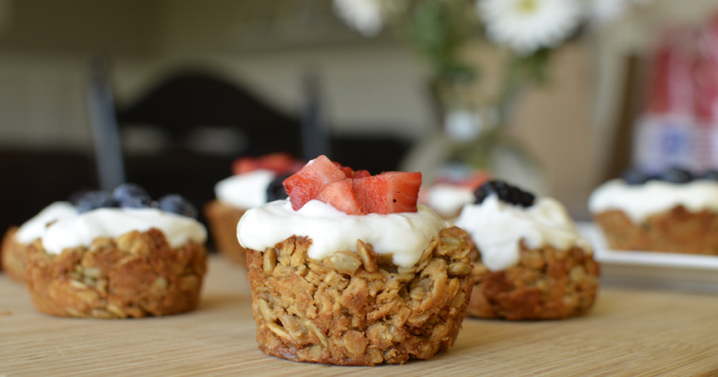 Granola Bar Bowls 18+ Healthy and Delicious Recipes You Can Make in a Muffin Tin. From portable meals to desserts to a balanced meal in a one cup, kids will love these recipes you can make in a muffin tin!