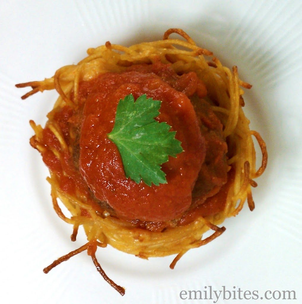 Spaghetti and Meatball Cups 18+ Healthy and Delicious Recipes You Can Make in a Muffin Tin. From portable meals to desserts to a balanced meal in a one cup, kids will love these recipes you can make in a muffin tin!