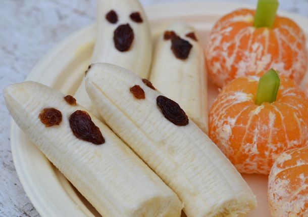 30 Healthy and Festive Halloween Treats Banana ghosts