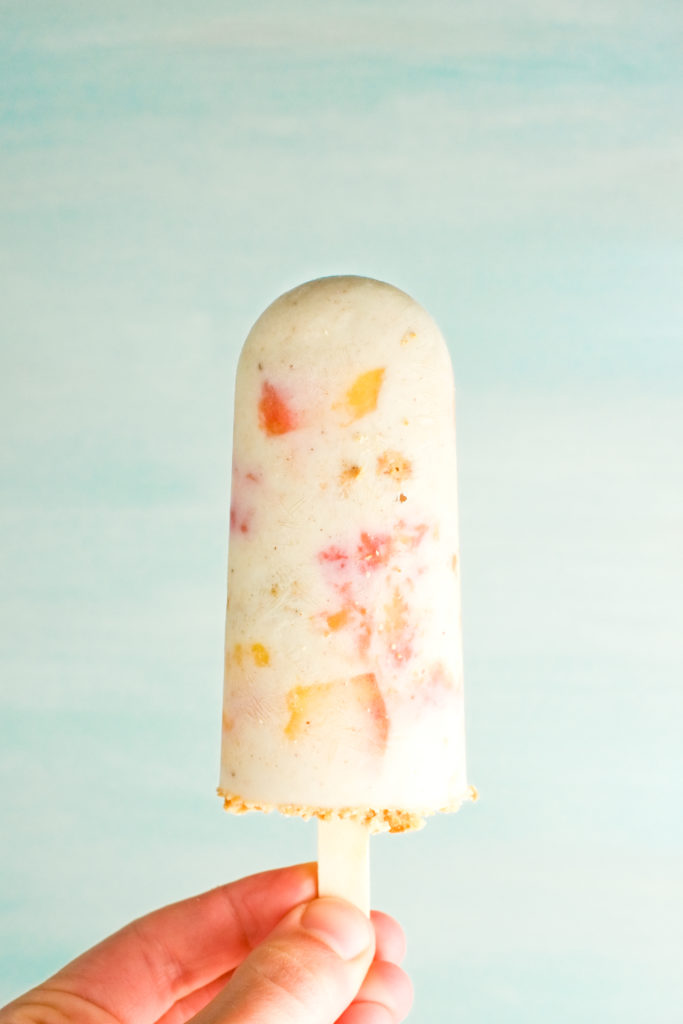 Dreamy, creamy, peach pie popsicles!