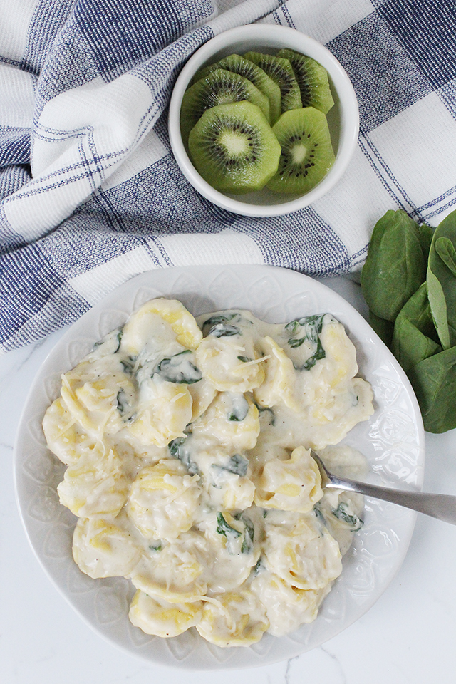 Tortellini with Spinach with parmesan cheese and kiwi on the side