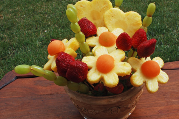 14 Fruit Party Plates 14 Fruit Party Plates. Fruit is our favorite thing to bring to potlucks and parties! Check out our 14 fruit platter ideas here.s